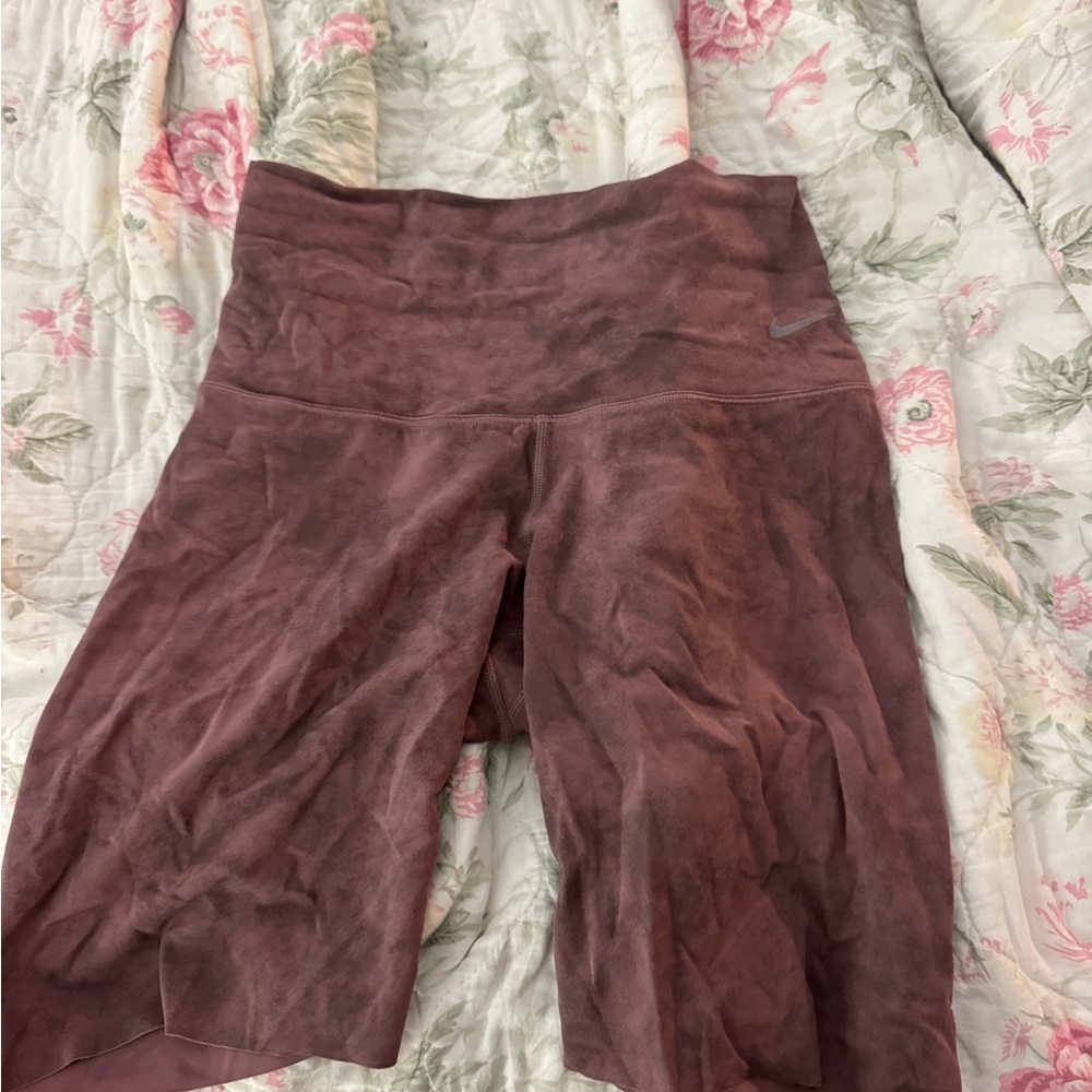Nike Dri-FIT High-Waist Biker Shorts in Mauve Brown